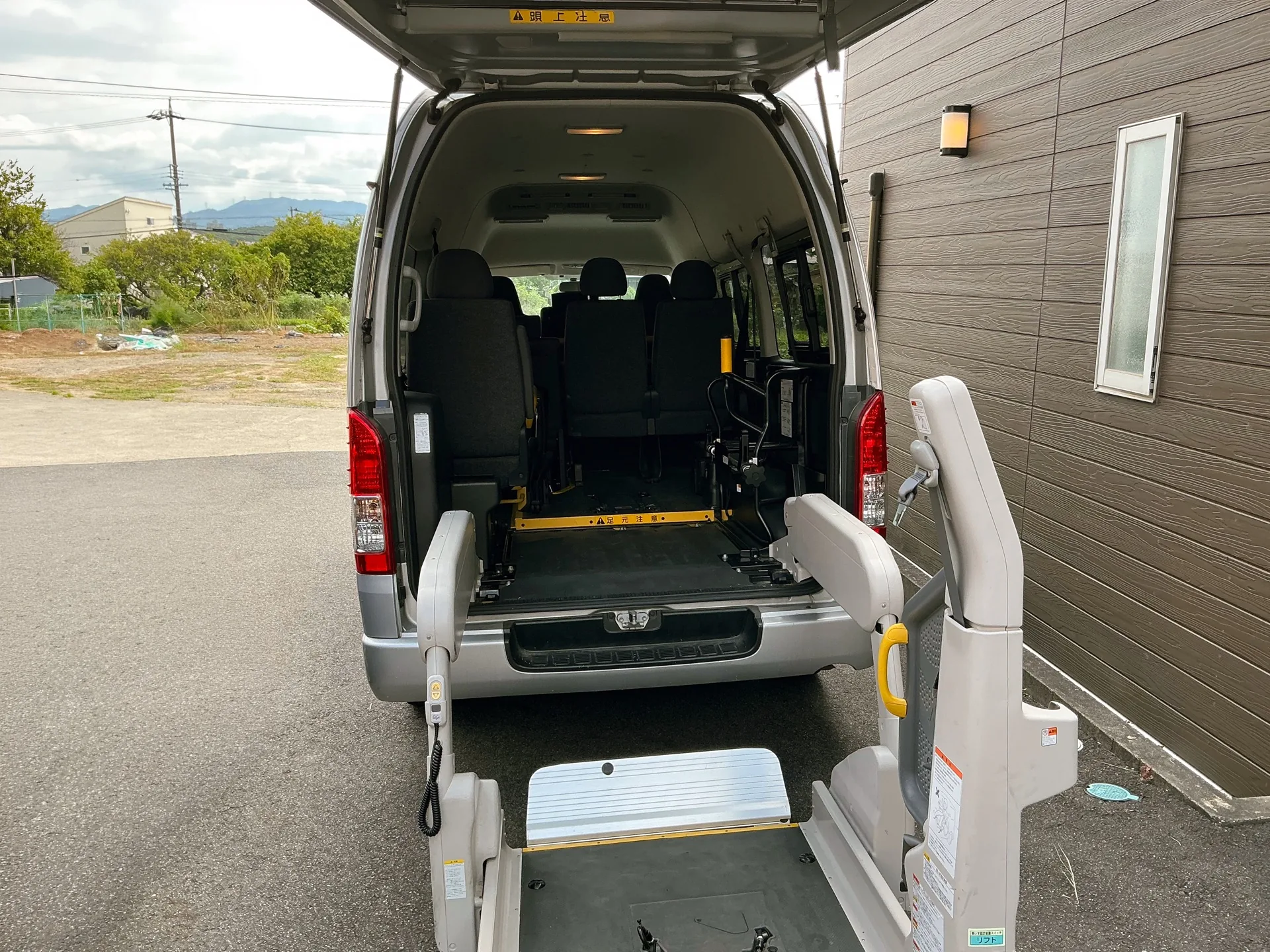 安心館長久手の送迎車